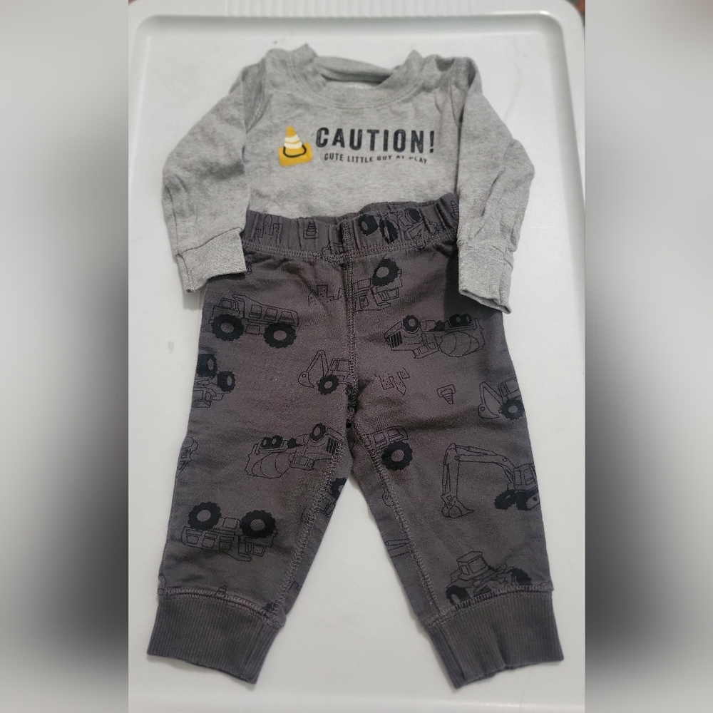 Carters Baby Boy Outfit size 6 months